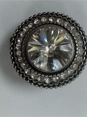 Shiny Stretch Ring with Silver-Tone Setting